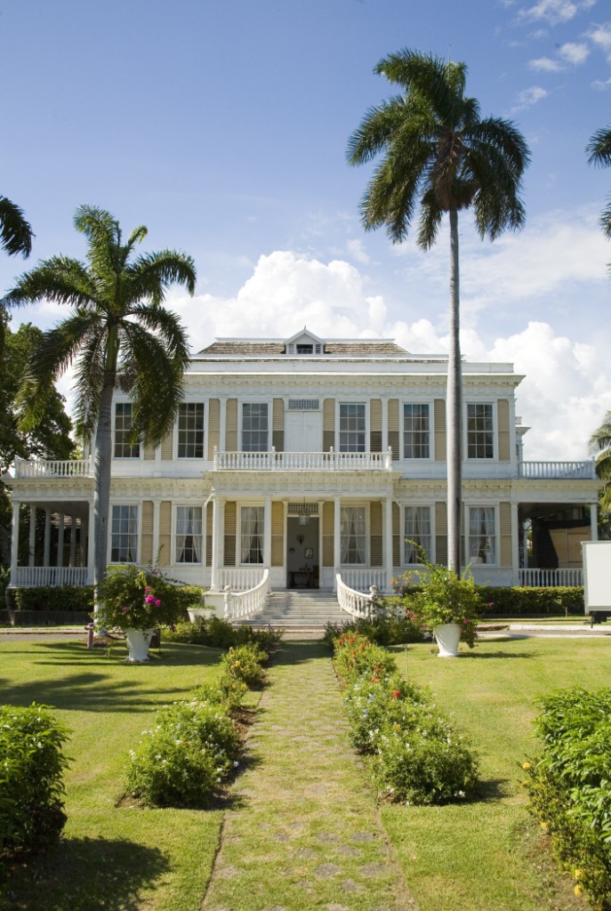La Casa Devon fue el hogar del primer millonario negro de Jamaica, pro eso permance como un monumento nacional. Fotos cortesía: Image Library of Visitjamaica (clickear para agrandar imagen)